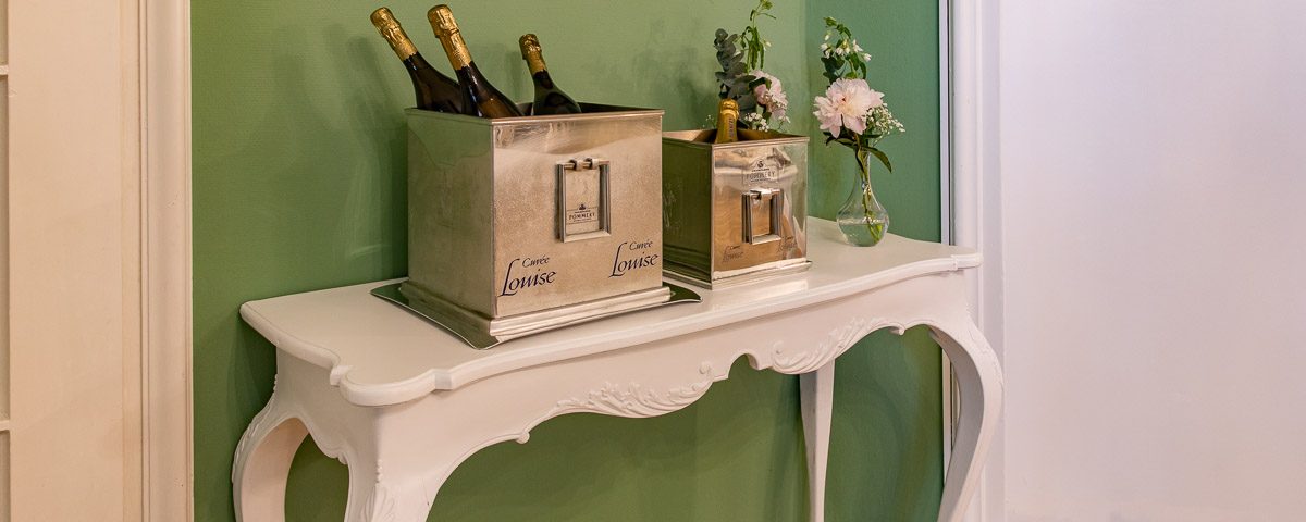 Sideboard mit Champagner Kühler Cuvee Luise